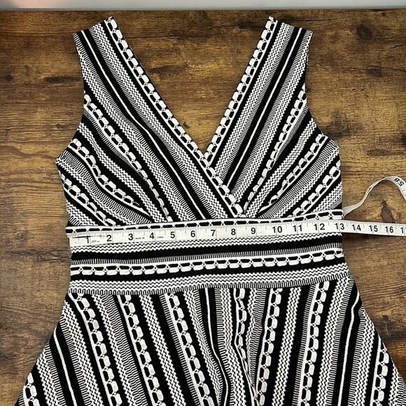 Vanessa Virginia Black & Off White Plunge Neck Peplum Sleeveless Top - Picture 10 of 12